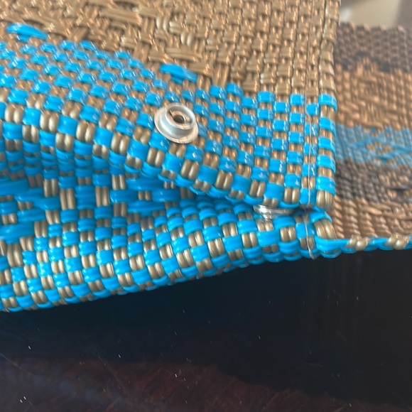 Woven clutch - Picture 8 of 9